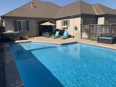 Custom pool built by H20 Pools in Modesto California