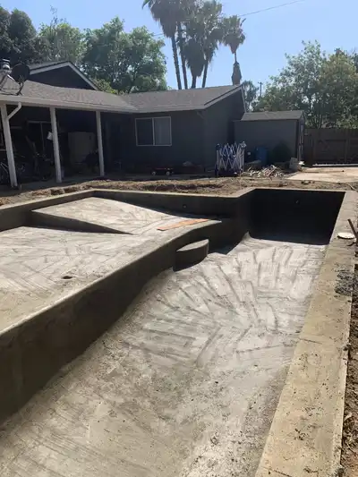 Custom pool built by H20 Pools in Modesto California