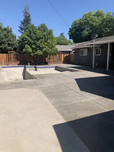 Custom pool built by H20 Pools in Modesto California