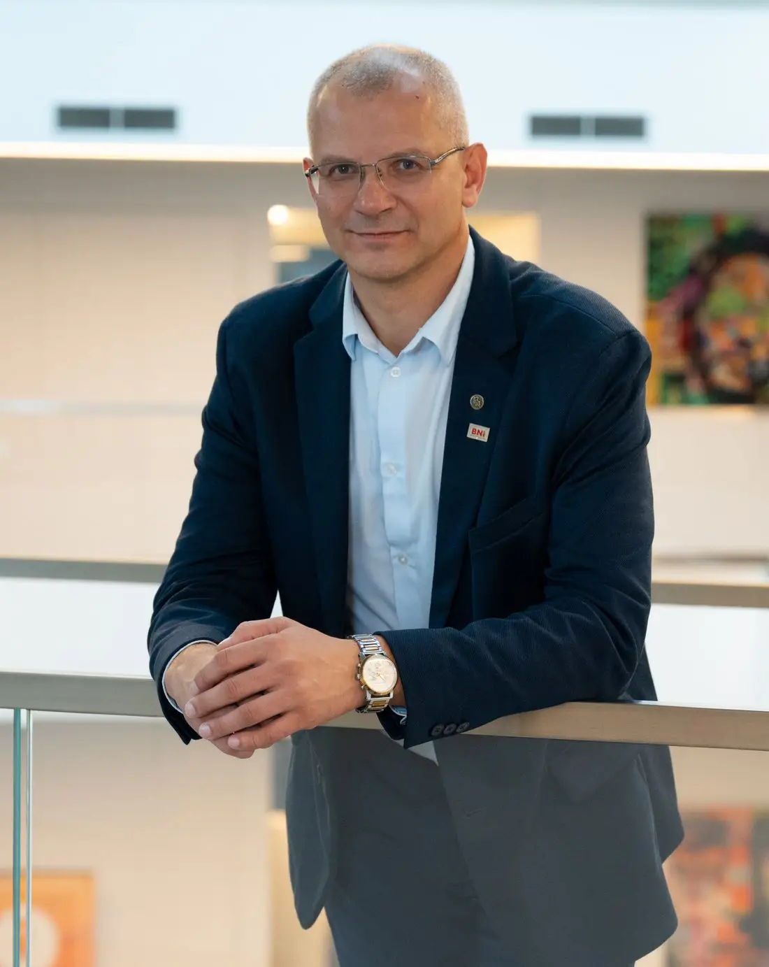 NT brokeris Darius Janulevičius prie parduodamo namo Kauno rajone