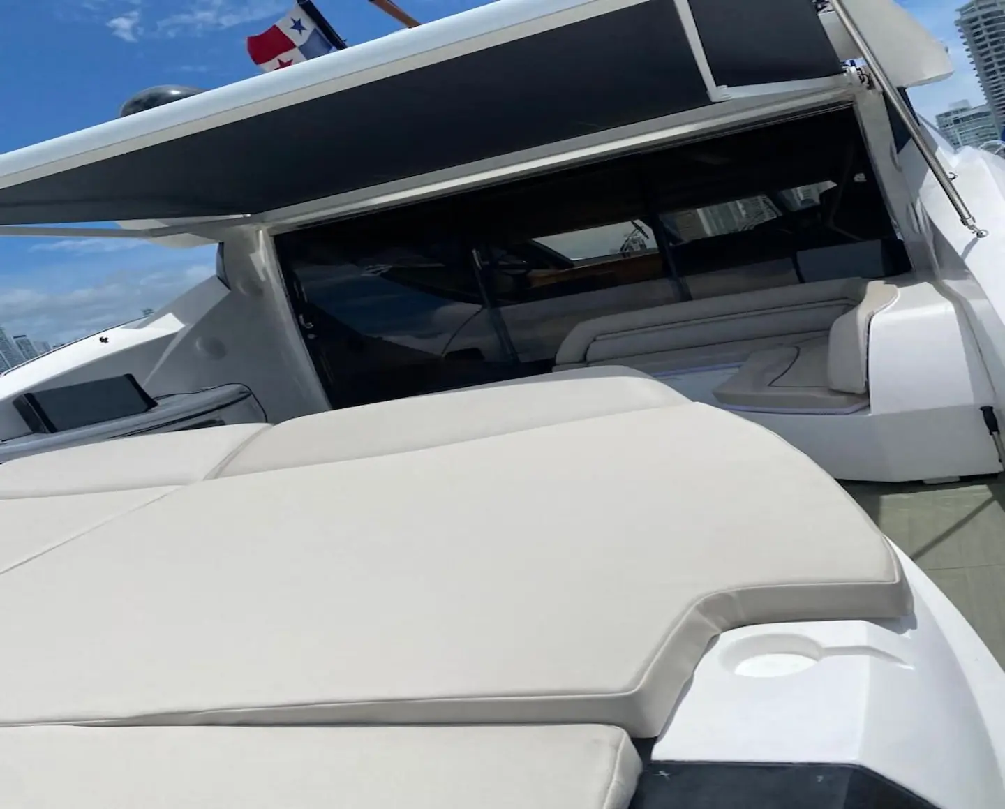Yacht Sunseeker Predator 2, Cartagena, Colombia (4)