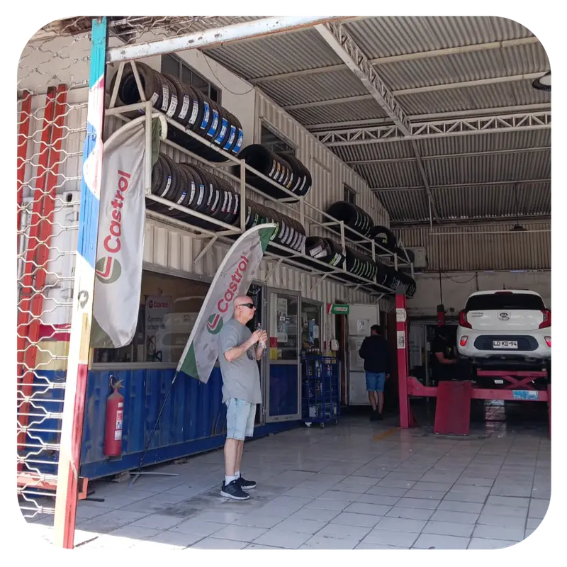 Vista general del taller de Servin Lubricentro