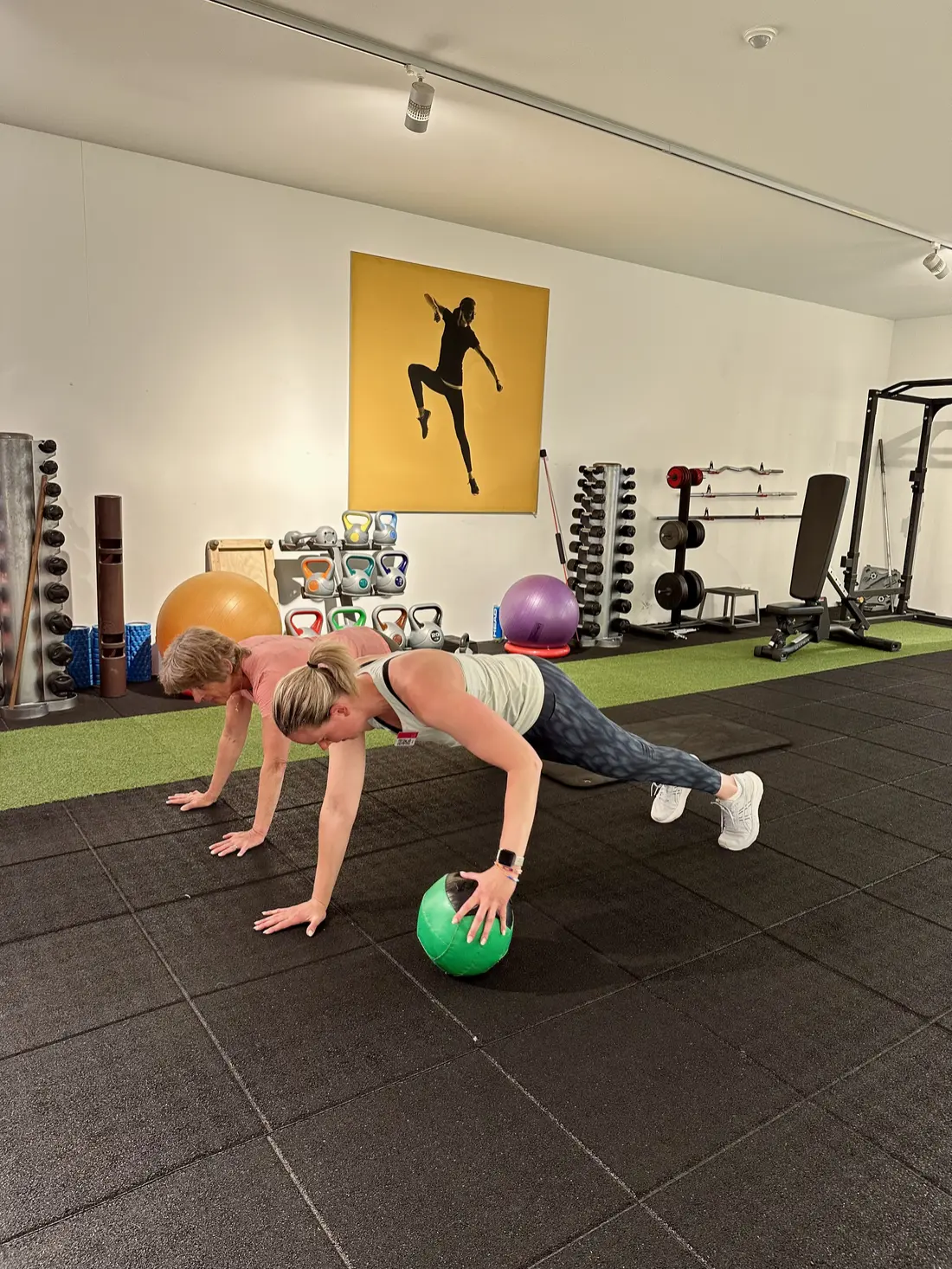 Een sporter aan het werk op de trainingsvloer van Sporty-x