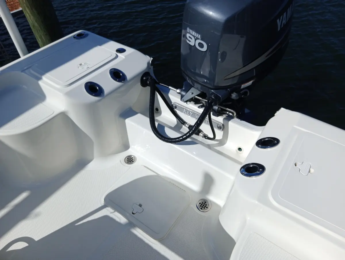 Clean transom and outboard after a maintenance visit