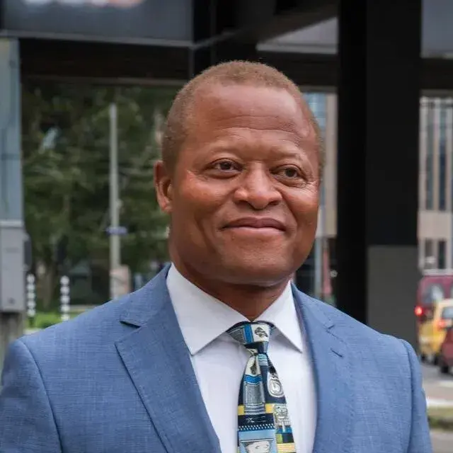 Portret van Dr. Godian Ejiogu