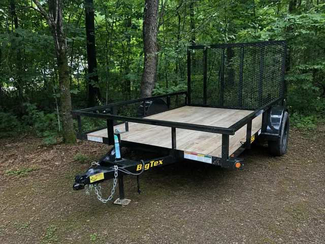 6x10 utility trailer with spring-loaded ramp from Woodfield Trailer Rentals