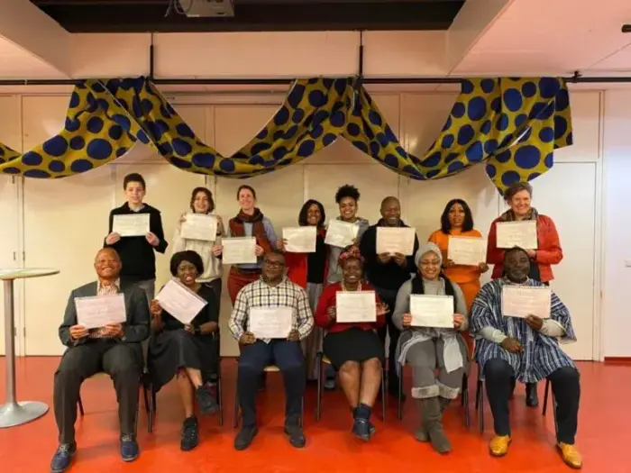Deelnemers van Rotterdam Gezond en Wel met hun certificaat