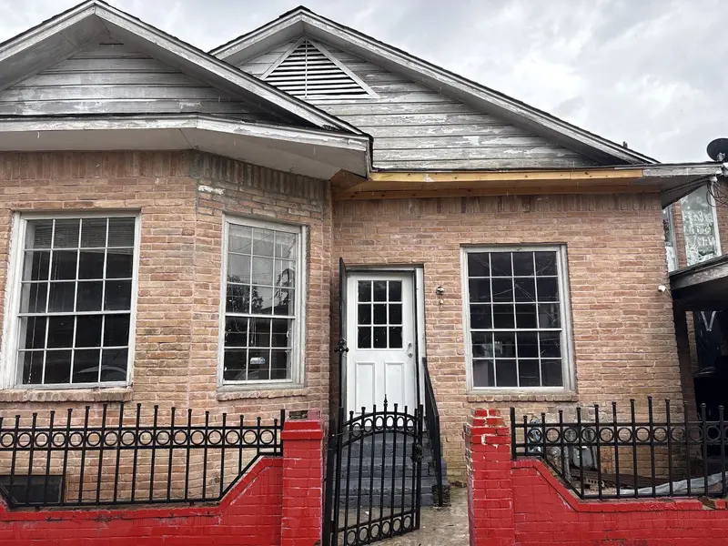 1519 McKee St: Before