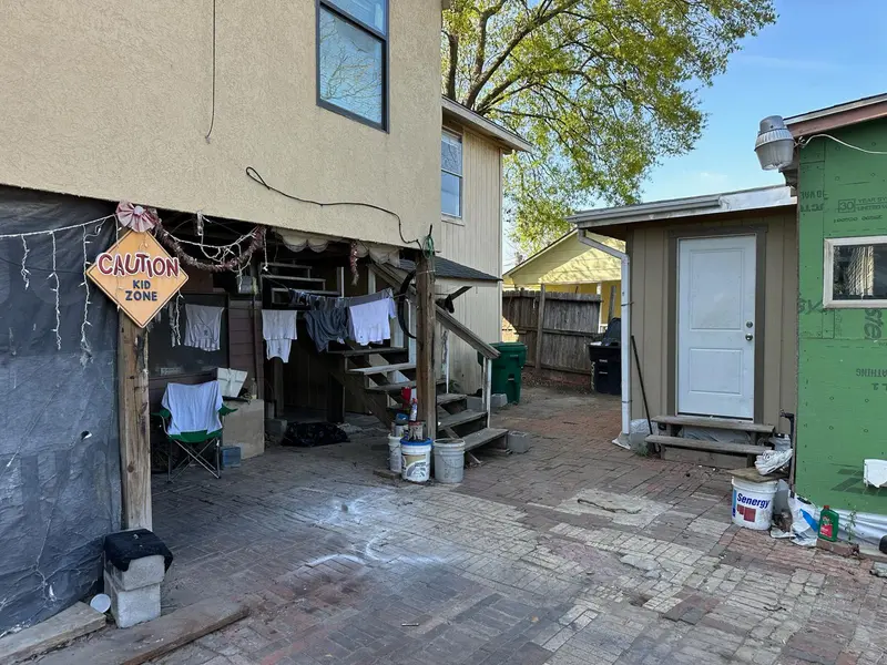 3415 Cochran St: Before