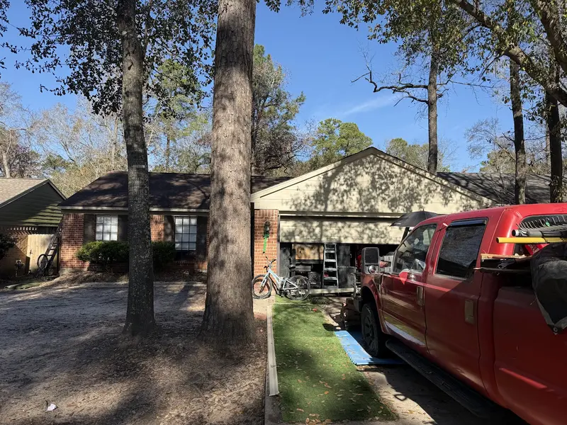 21 N Wavy Oak Cir, The Woodlands: Before