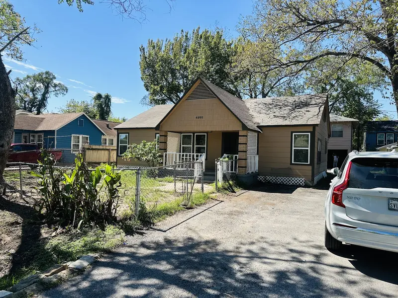 4501 Averill St: Before