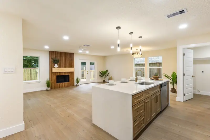 21 N Wavy Oak Cir, The Woodlands: After