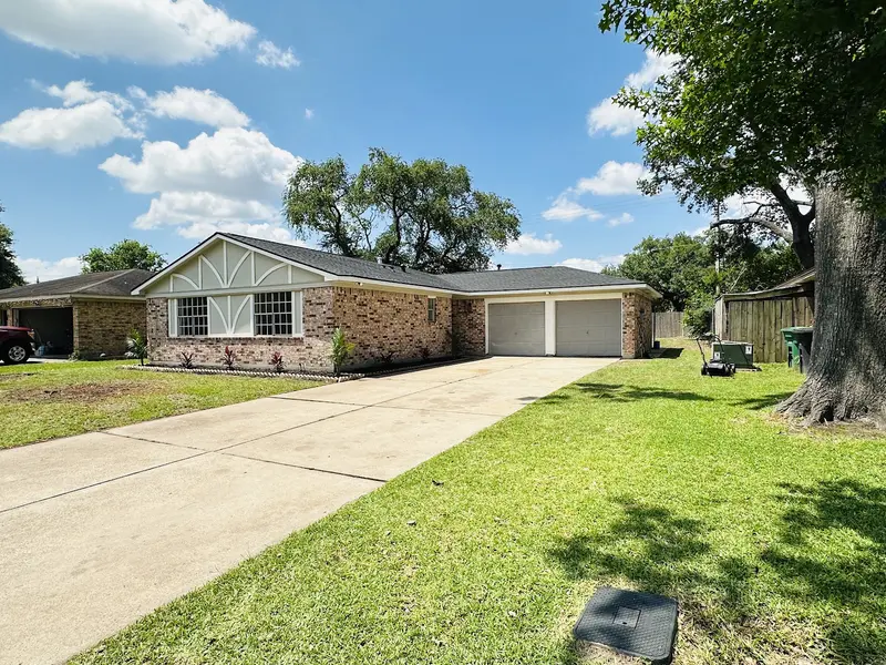 8915 Glen Shadow Dr — Medium rehab