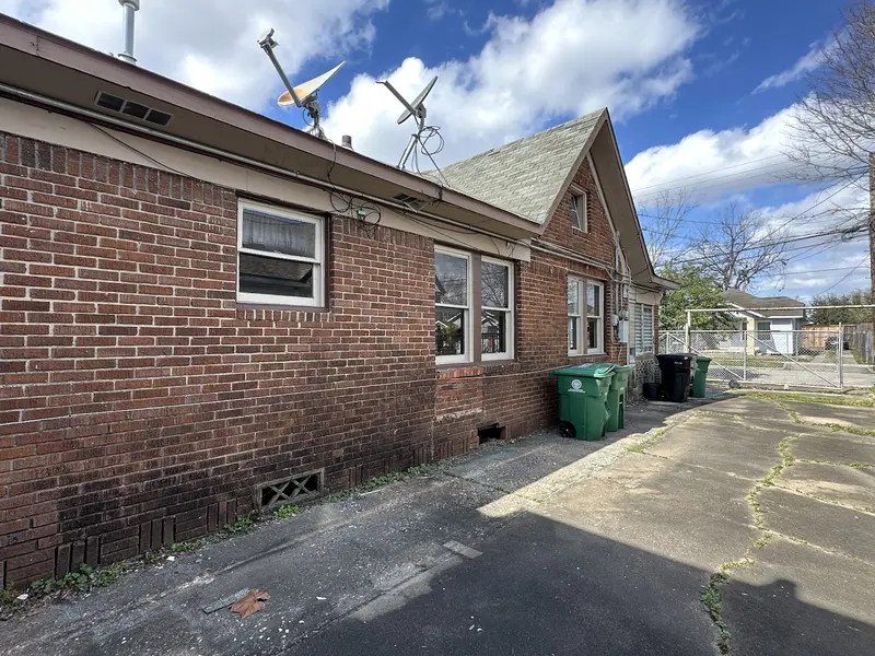 4940 Leeland St: Before