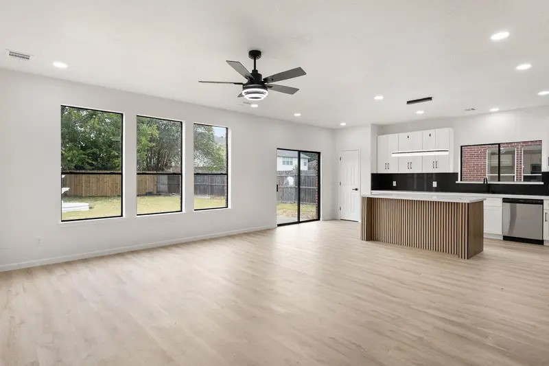 2522 Willow Springs: After