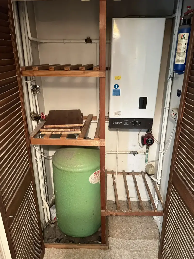 Old boiler and hot water cylinder in an Oxford home before replacement