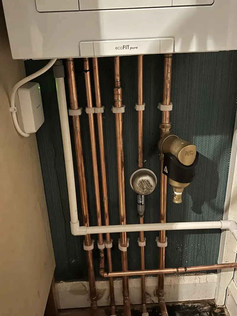 Filter and scale reducer fitted to a heating system in Oxford