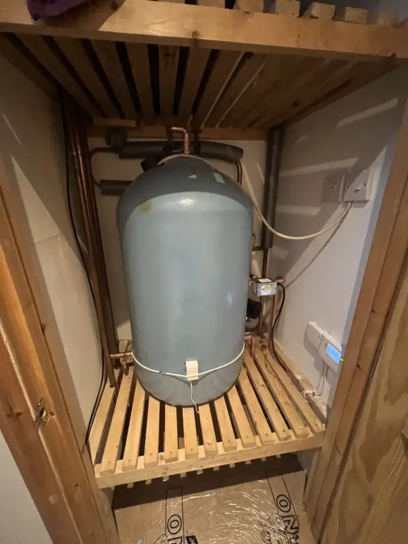 New hot water cylinder and pipework fitted in an Oxford home by our team