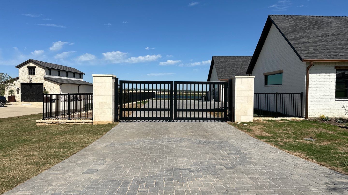 Automatic drive gate installed by Make Me A Fence in Aledo, Texas