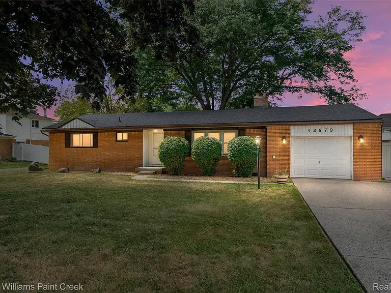 42879 Hanks Ln, Sterling Heights, MI 48314