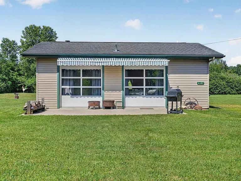 4107 Pine St, Gladwin, MI 48624