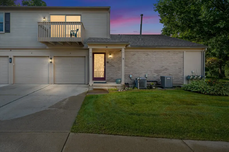 50 Pine Tree Ridge Dr Unit 4, Waterford Township, MI 48327