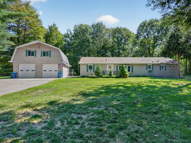 3960 Lakeshore Dr, Gladwin, MI 48624