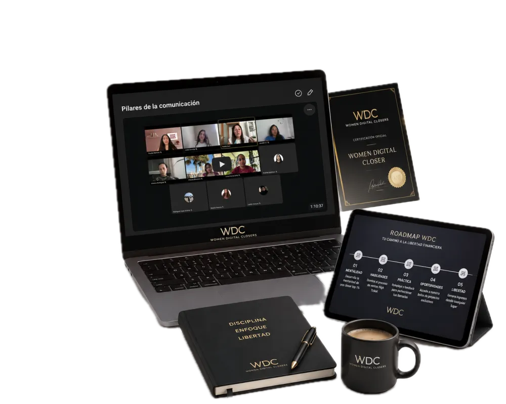 Mockup de Women Digital Closers: portátil con videollamada, tablet con roadmap, cuaderno, taza y certificación oficial