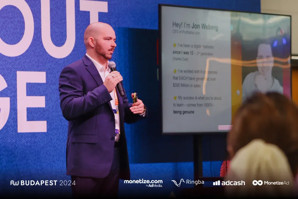 Jon Weberg on stage at Affiliate World Europe, Budapest
