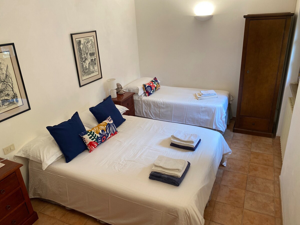 Twin bedroom at Villa Pregiata