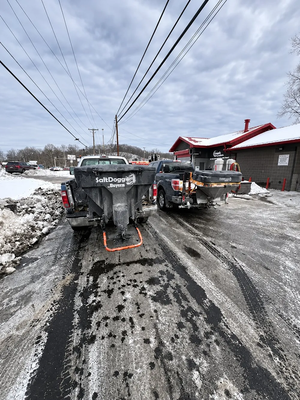 The salt spreaders A2Z runs for de-icing lots and walks