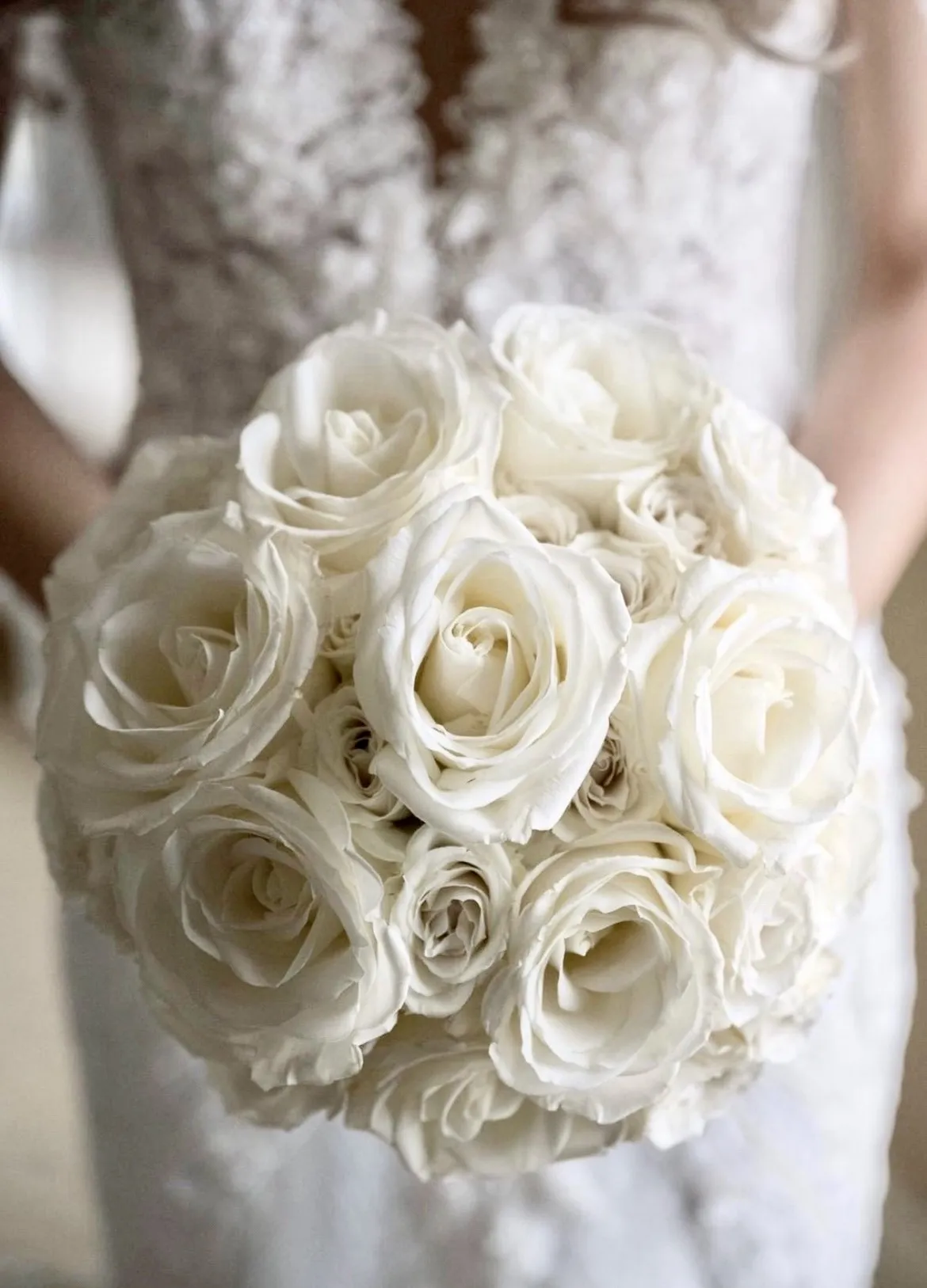 Bouquet de mariée de roses blanches, forfait Essentiel