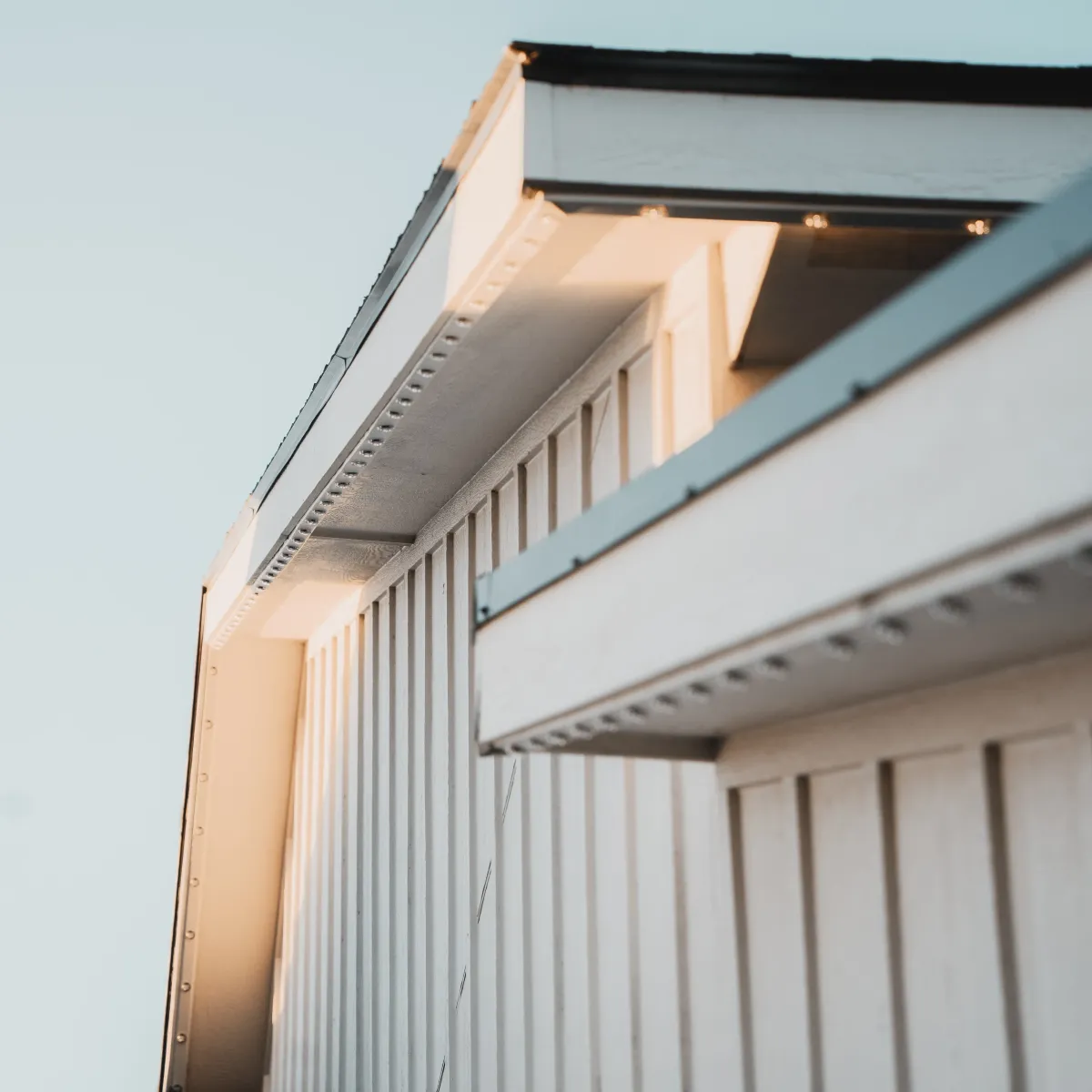 Low-profile exterior lighting installation