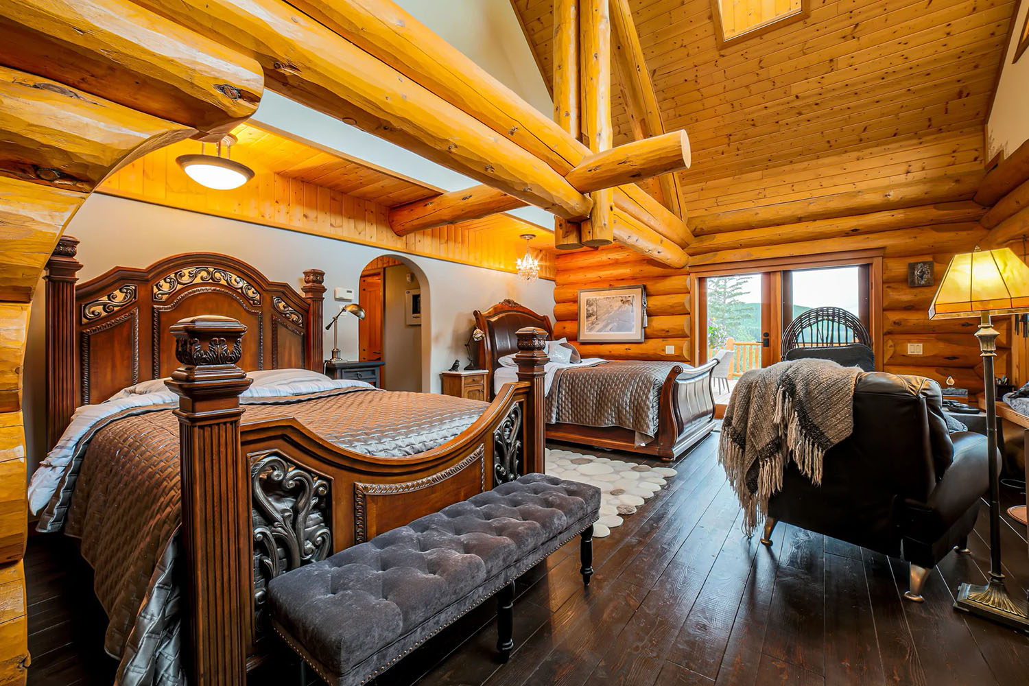 Ground floor primary suite with double king beds