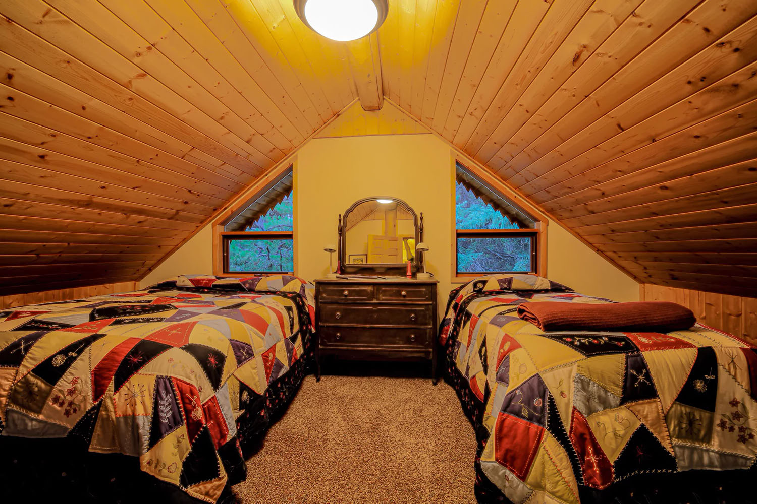 Second bedroom in Lake Cabin