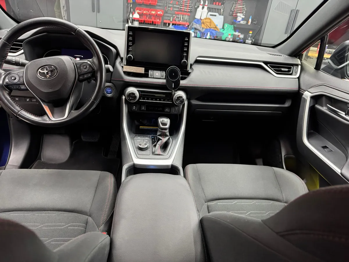 Rengjort bilinteriør behandlet hos Red X Detailing