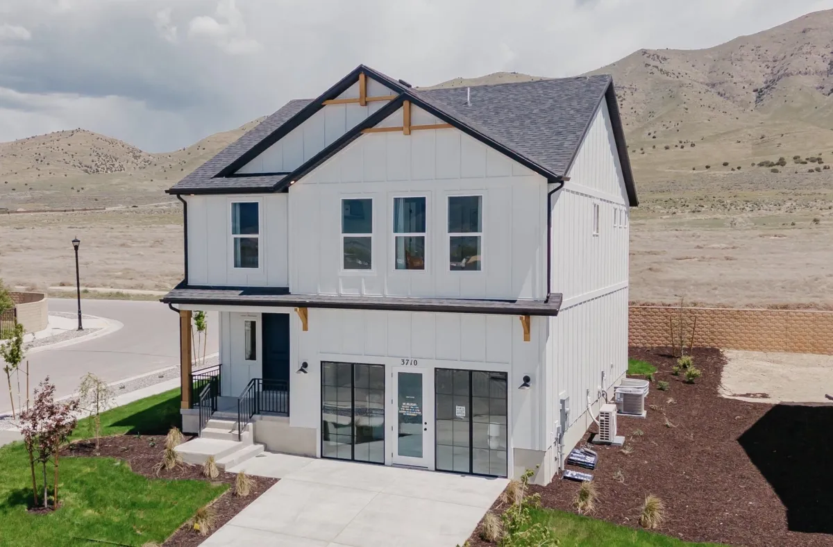 Bluffdale Utah homes with southwest Salt Lake Valley mountain views
