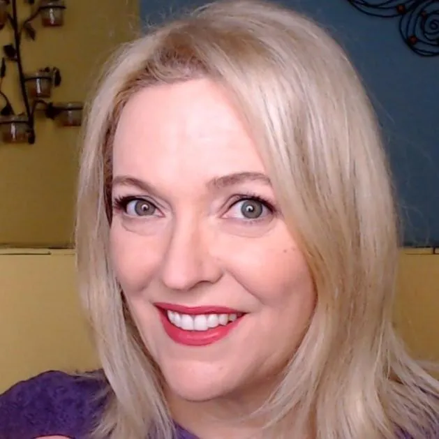 Portrait of Adriana Cantisani, founder of English is Fun!
