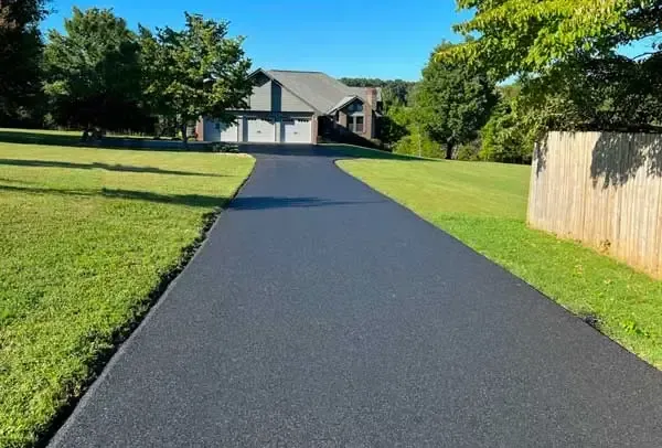 Bristol Asphalt Install asphalt in Driveway