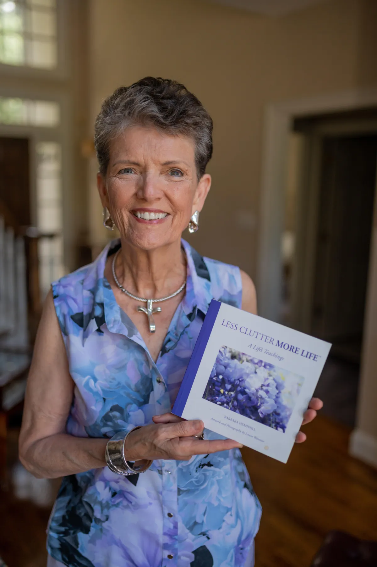 Barbara Hemphill holding her published book titled “Less clutter more life”