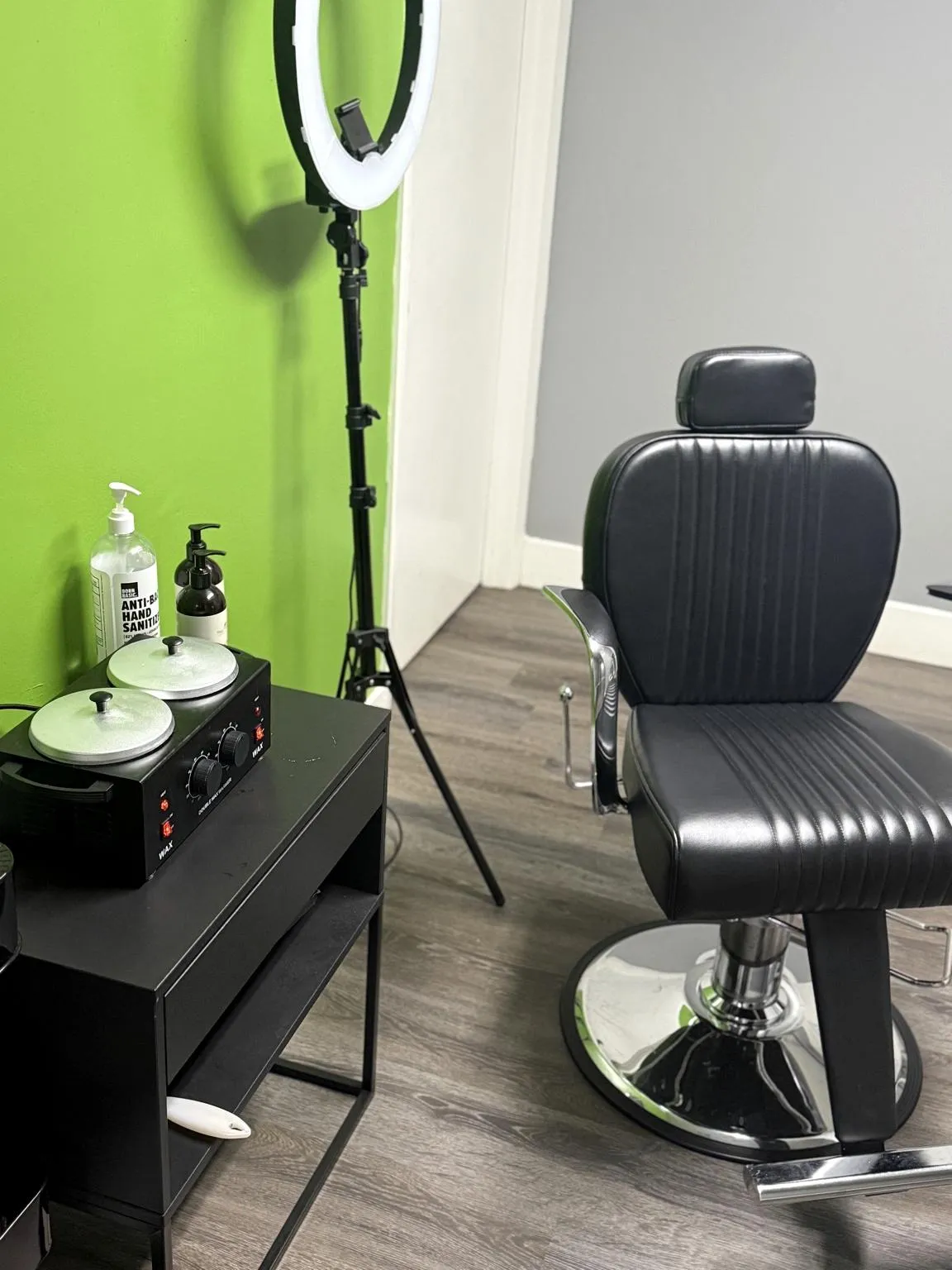 Professional Waxing Services for Men and Women