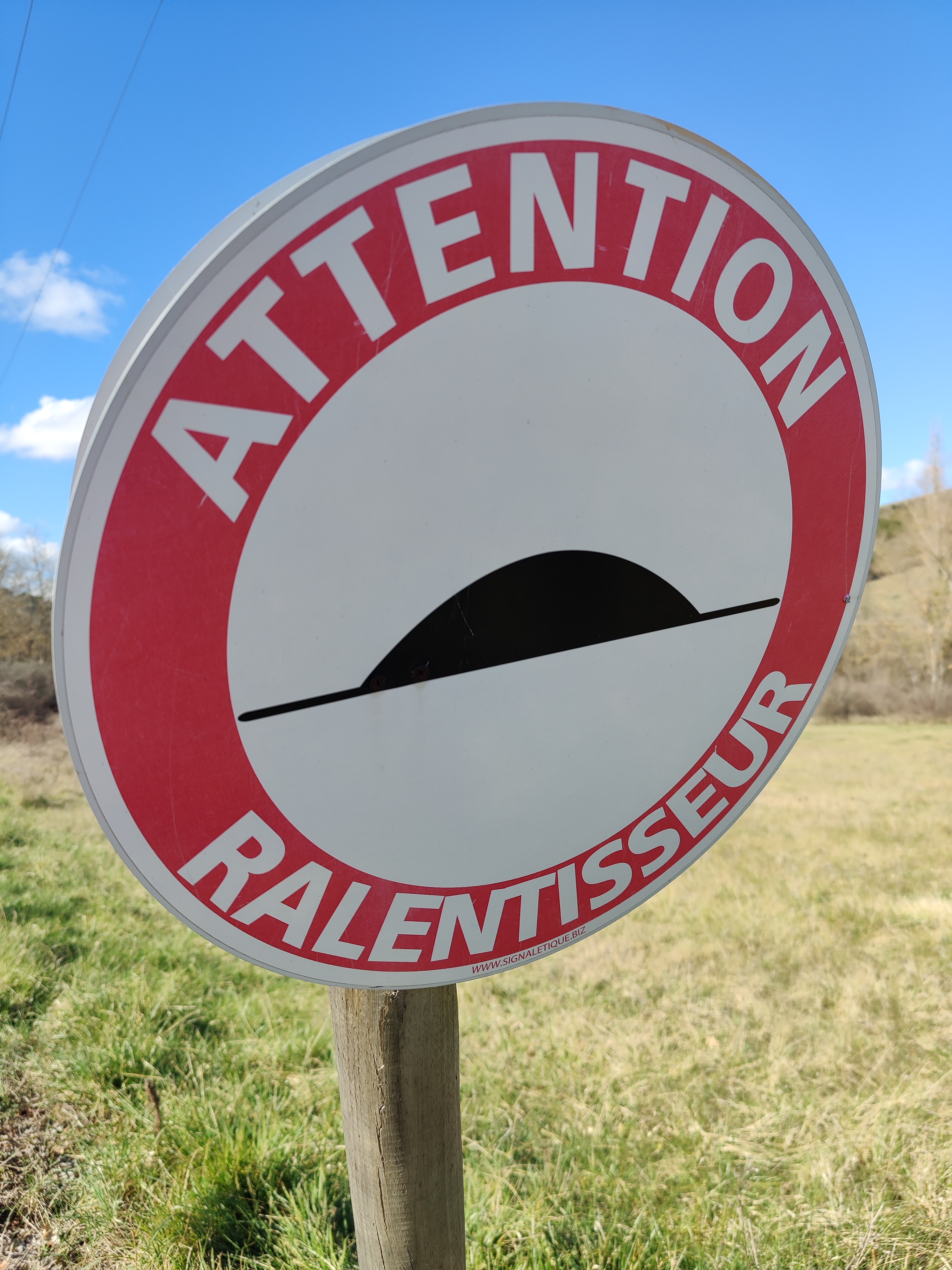 French warning sign to slow down