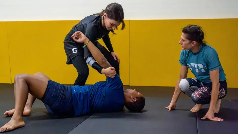 Women's no-gi Brazilian Jiu-Jitsu class at Mountain Rollers Jiu-Jitsu in Colorado Springs, led by Coach Addie Flores. The session features hands-on guidance and technique refinement as students practice ground control and submission techniques in a supportive, female-focused environment. Mountain Rollers Jiu-Jitsu provides specialized training for women, fostering confidence, self-defense skills, and camaraderie in Colorado Springs.Women's no-gi Brazilian Jiu-Jitsu class at Mountain Rollers Jiu-Jitsu in Colorado Springs, led by Coach Addie Flores. The session features hands-on guidance and technique refinement as students practice ground control and submission techniques in a supportive, female-focused environment. Mountain Rollers Jiu-Jitsu provides specialized training for women, fostering confidence, self-defense skills, and camaraderie in Colorado Springs.