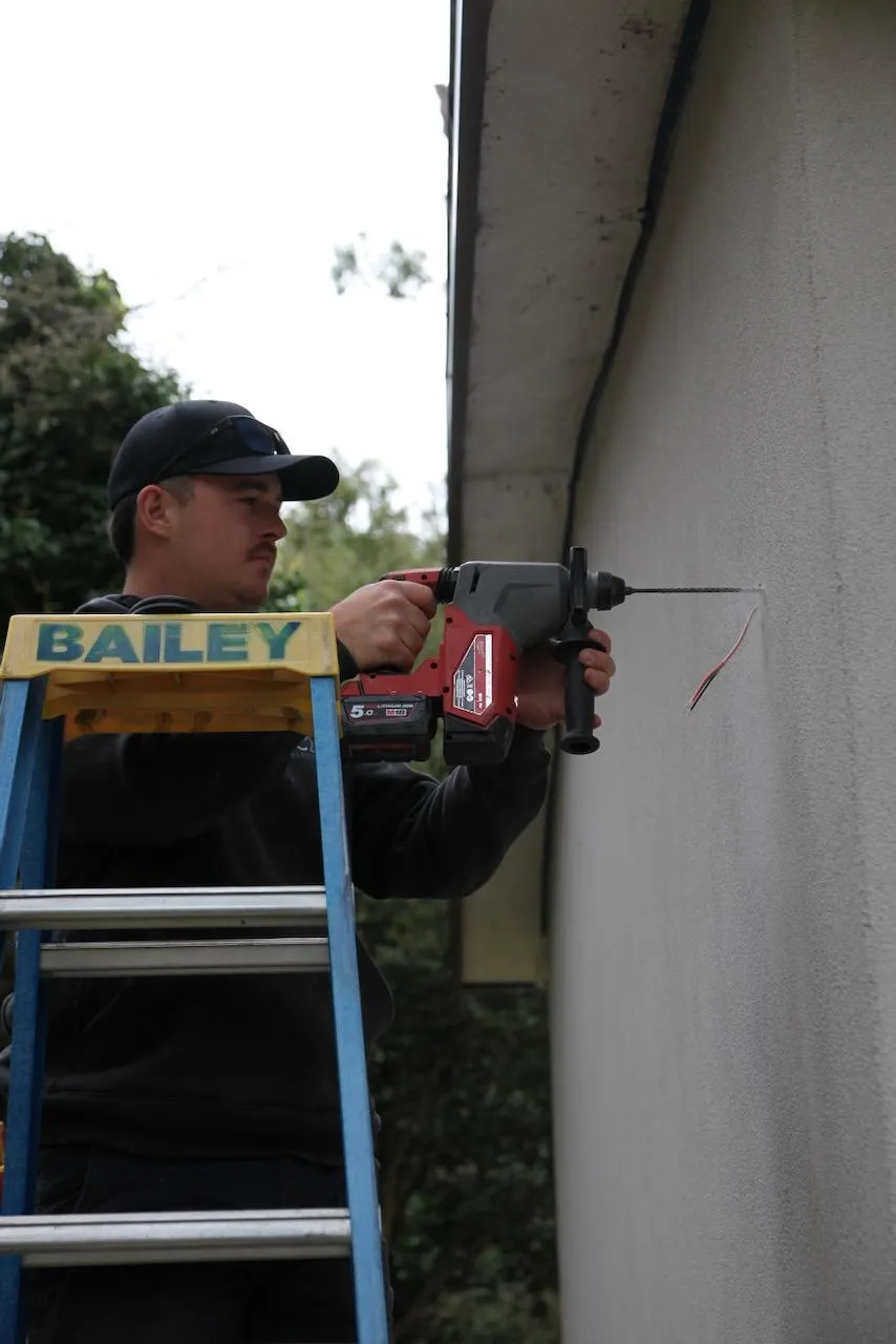 electrician tom crowe
