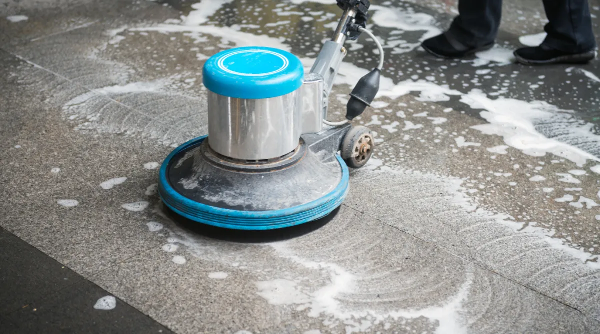 Professionnels en plein service de Nettoyage de surfaces en béton pour VitroZen