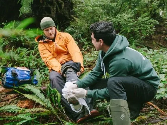 Munro Medical Solutions - Essential Wilderness Life Support