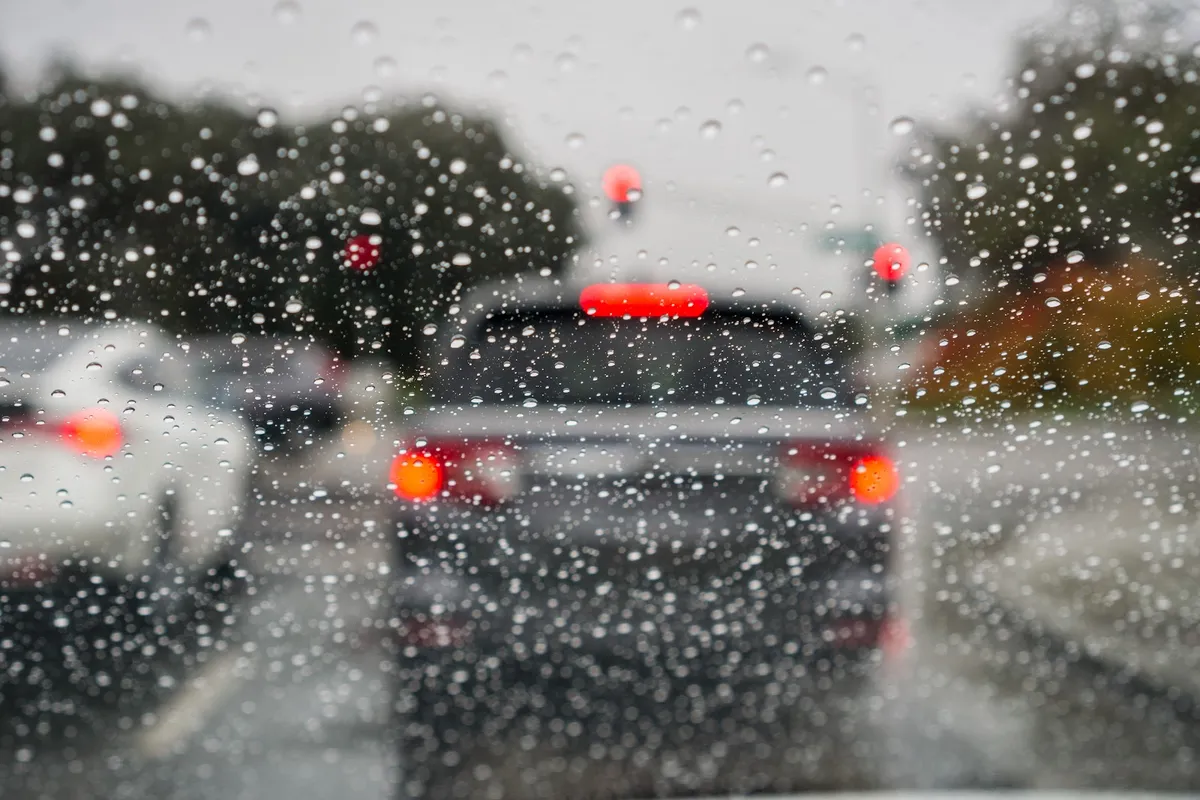 Seguro de auto en temporada de lluvias en Florida: ¿tienes la cobertura correcta?