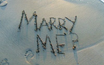image of Marry me written in the sand