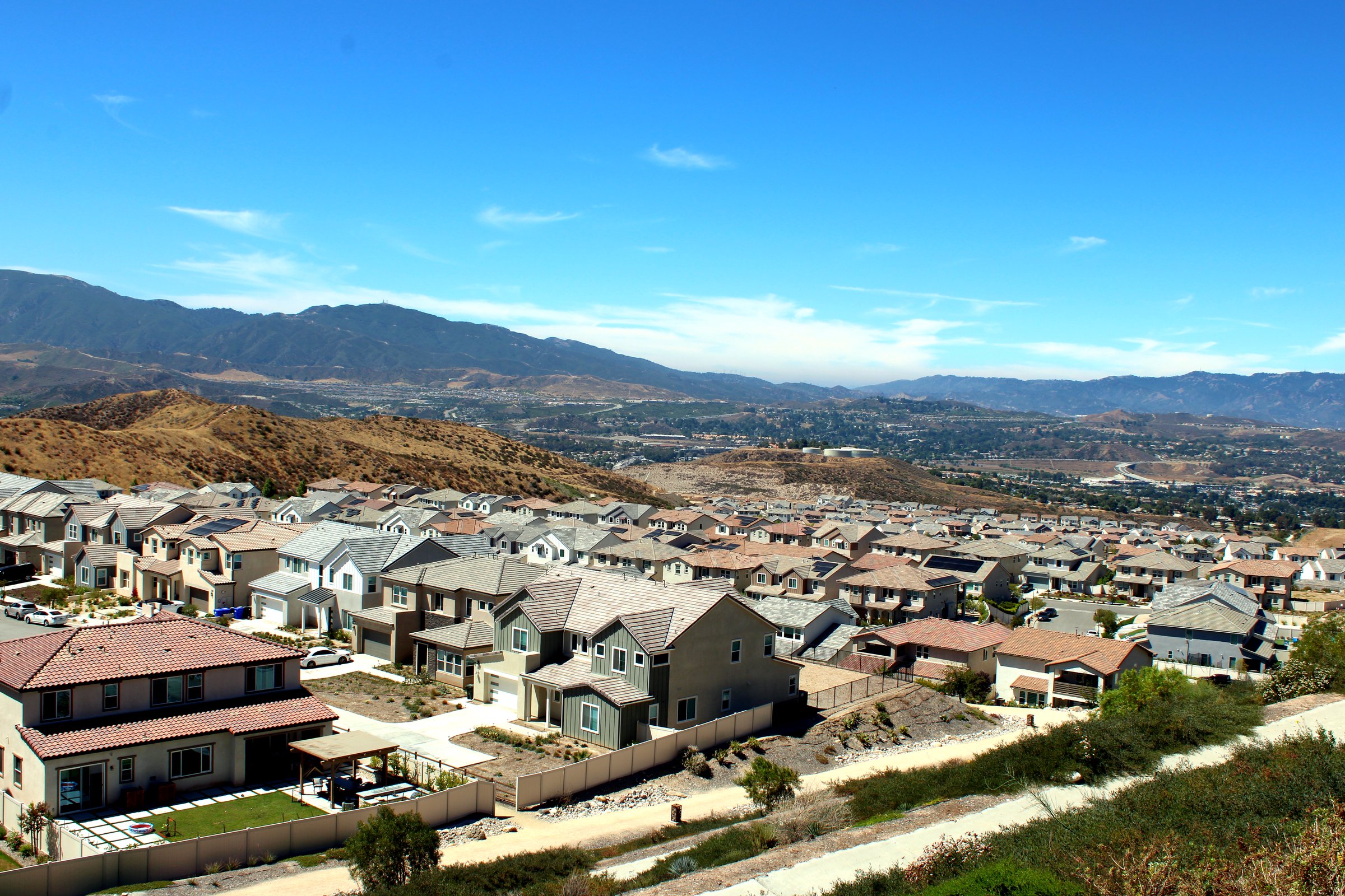 Hillside new-construction neighborhood near Skyline Ranch, Saugus, Santa Clarita