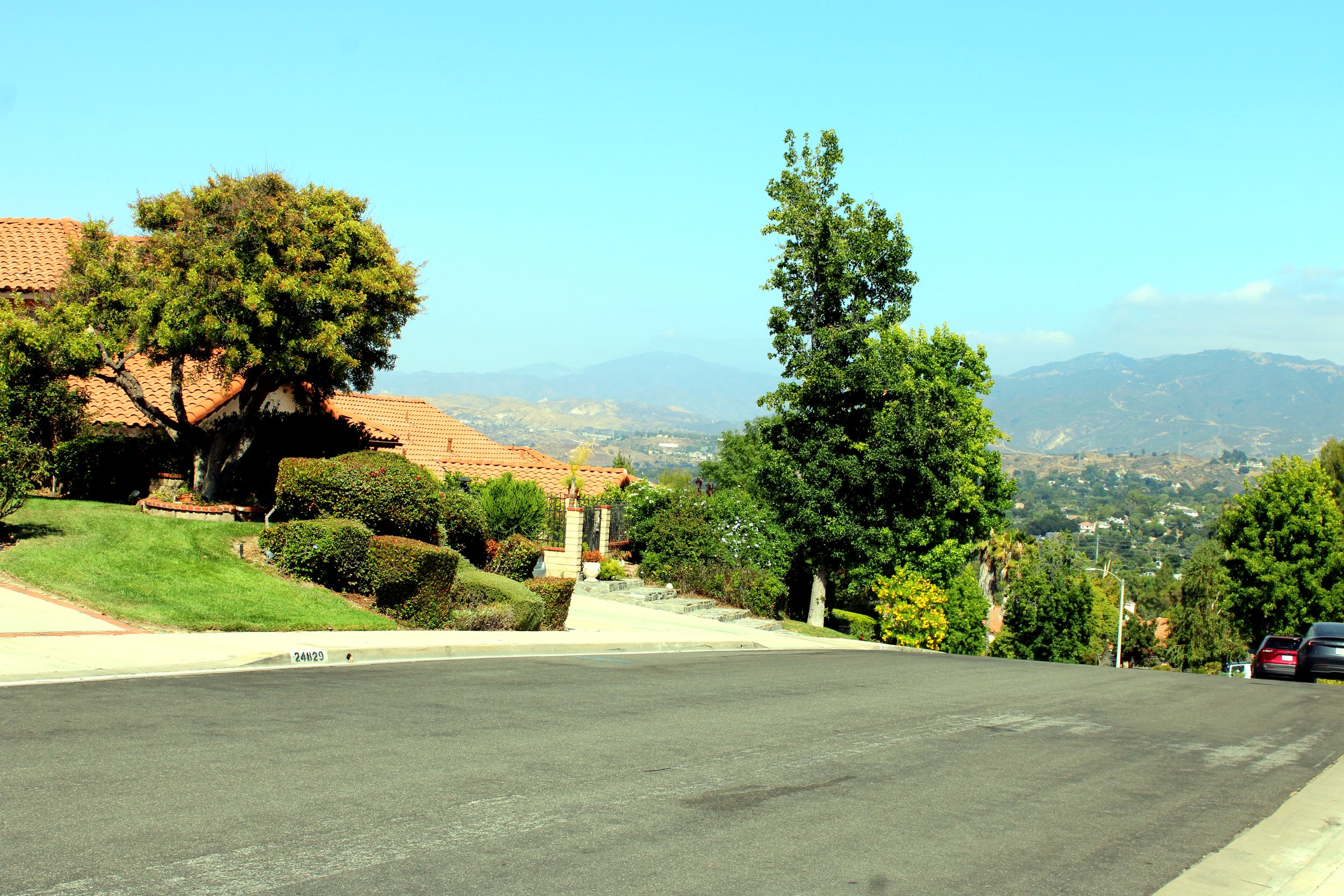 Hillside neighborhood view of homes in Stevenson Ranch, Santa Clarita